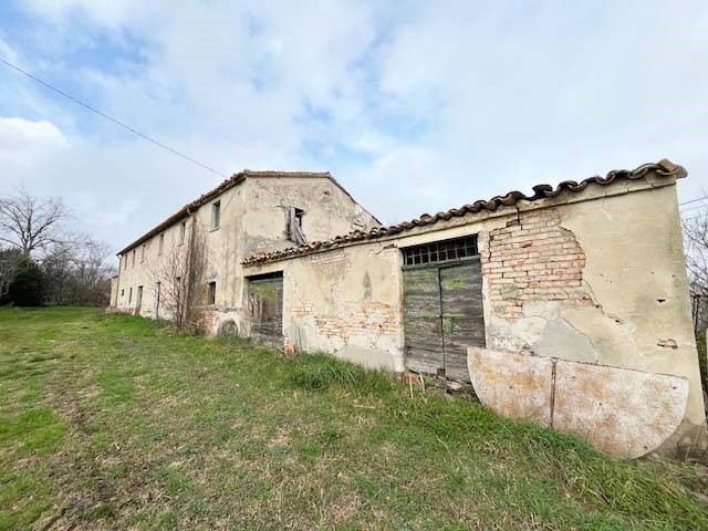 Rustico in Vendita a Fano, 160'000&euro;, 260 m²