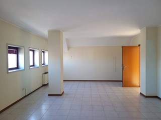 Ufficio in Affitto a Pesaro, 1'200€, 145 m²