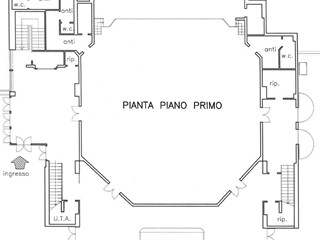 Immobile commerciale in Affitto a Pesaro, 966 m²