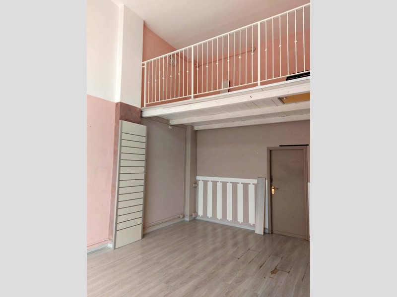 Immobile commerciale in Vendita a Pesaro, 65'000&euro;, 34 m²