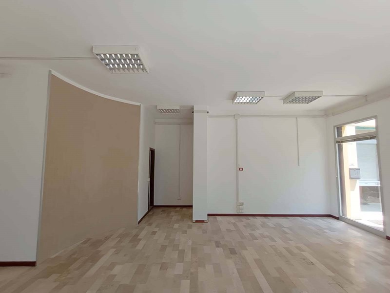 Immobile commerciale in Affitto a Fano, 550€, 51 m²