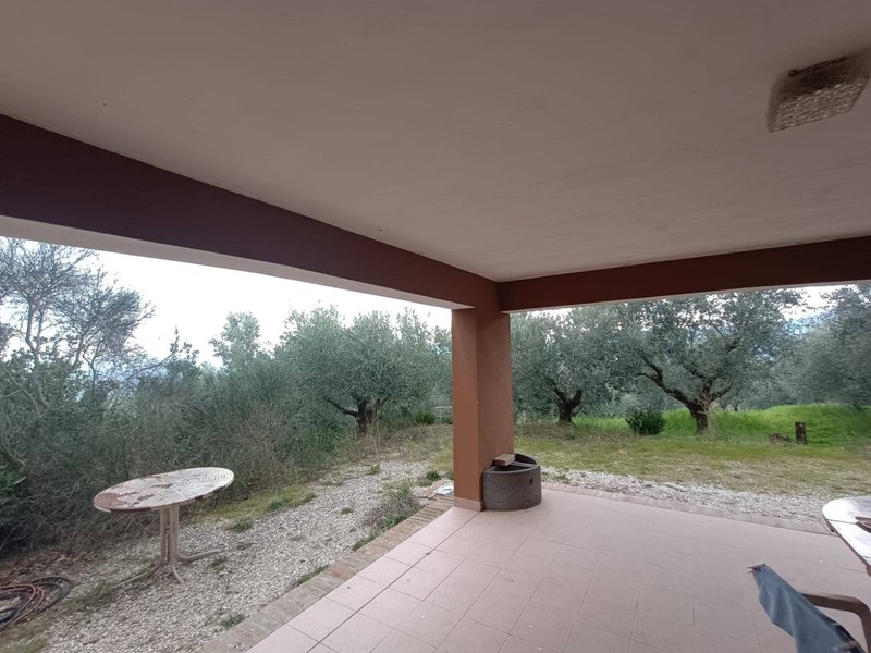 Villa in Vendita a Mombaroccio, 150'000€, 252 m²