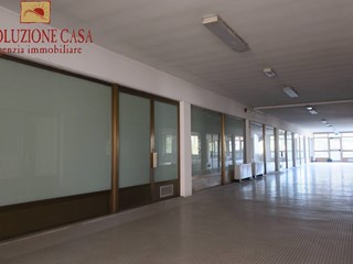 Ufficio in Affitto a Cervignano del Friuli, 3'500€, 700 m²