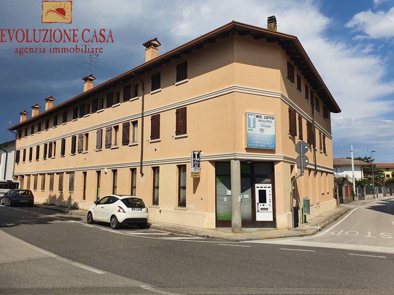 Immobile commerciale in Vendita a San Canzian d'Isonzo, 90'000€, 121 m²