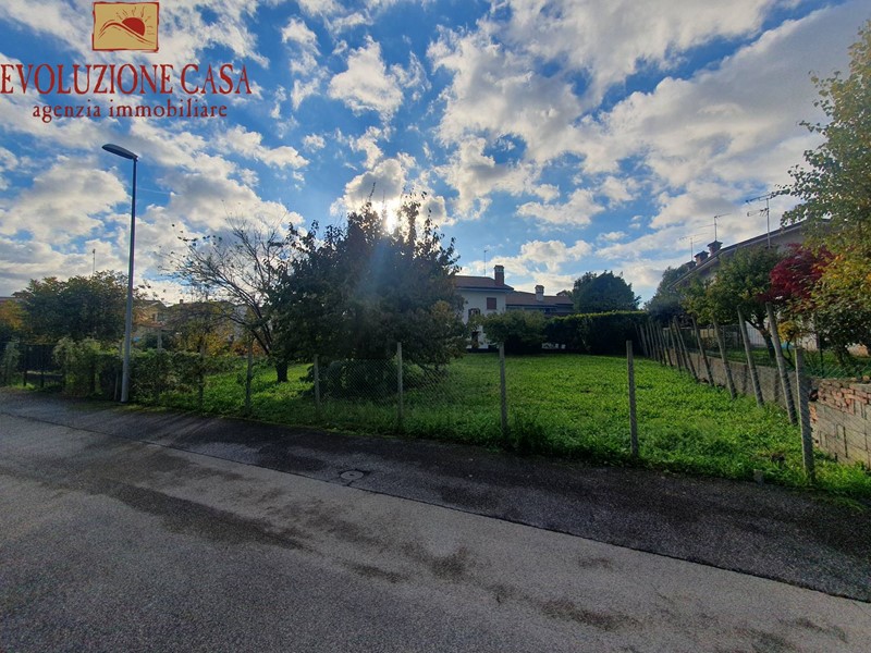 Terreno edificabile in Vendita a Monfalcone, 98'000€, 870 m²