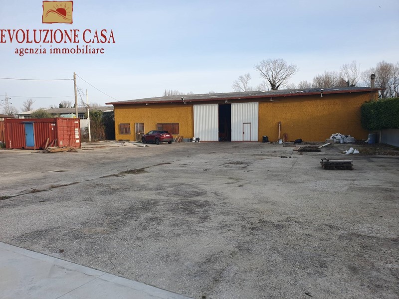 Capannone in Vendita a Fiumicello Villa Vicentina, 240'000€, 1000 m²