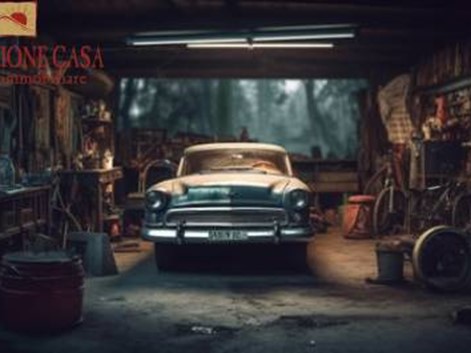 Magazzino in Vendita a Monfalcone, 1'234€, 200 m²