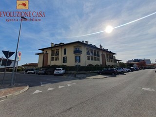Ufficio in Vendita a Ronchi dei Legionari, 570'000€, 625 m²