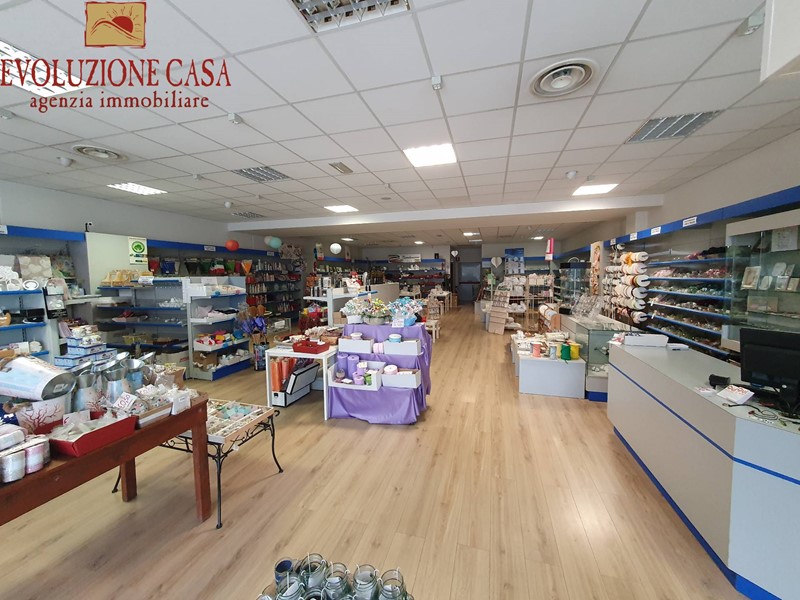 Immobile commerciale in Vendita a Fiumicello Villa Vicentina, 250'000€, 400 m²