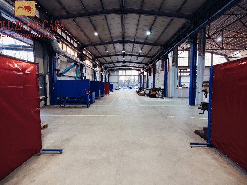 Capannone in Vendita a Monfalcone, 1'150'000€, 1850 m²