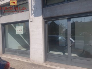 Immobile commerciale in Vendita a Monfalcone, 67'000€, 75 m²