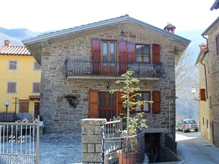Casa Semi Indipendente in Vendita a Bibbiena, 165'000€, 200 m²