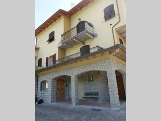 Appartamento in Vendita a Ortignano Raggiolo, 85'000€, 220 m²