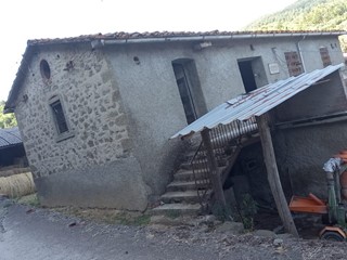 Magazzino in Vendita a Bibbiena, 50'000€, 282 m²