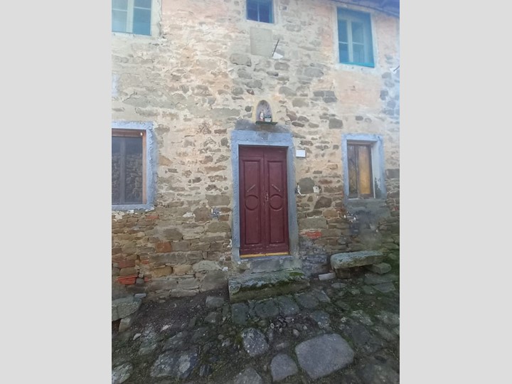 Casa Semi Indipendente in Vendita a Castel San Niccolò, 48'000€, 80 m²