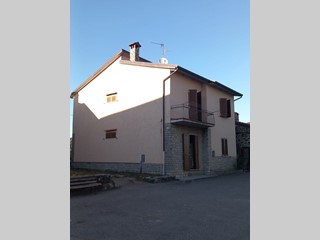 Casa Semi Indipendente in Vendita a Montemignaio, 250'000€, 200 m²