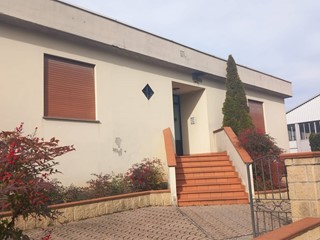 Trilocale in Vendita a Bibbiena, 90'000€, 69 m²