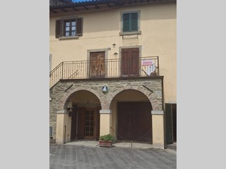 Quadrilocale in Vendita a Ortignano Raggiolo, 65'000€, 90 m²