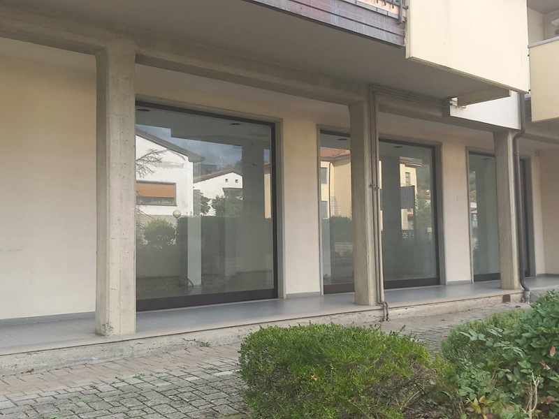 Immobile commerciale in Vendita a Pratovecchio Stia, 55'000€, 85 m²