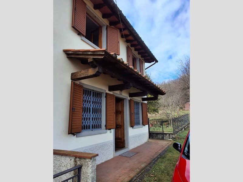 Villetta a schiera in Vendita a Castel San Niccolò, 180'000€, 149 m²