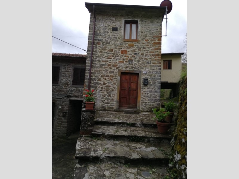 Casa Indipendente in Vendita a Ortignano Raggiolo, 68'000€, 120 m²