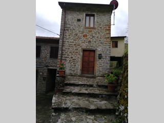Casa Indipendente in Vendita a Ortignano Raggiolo, 68'000€, 120 m²