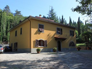 Villa in Vendita a Chiusi della Verna, 500'000€, 392 m²