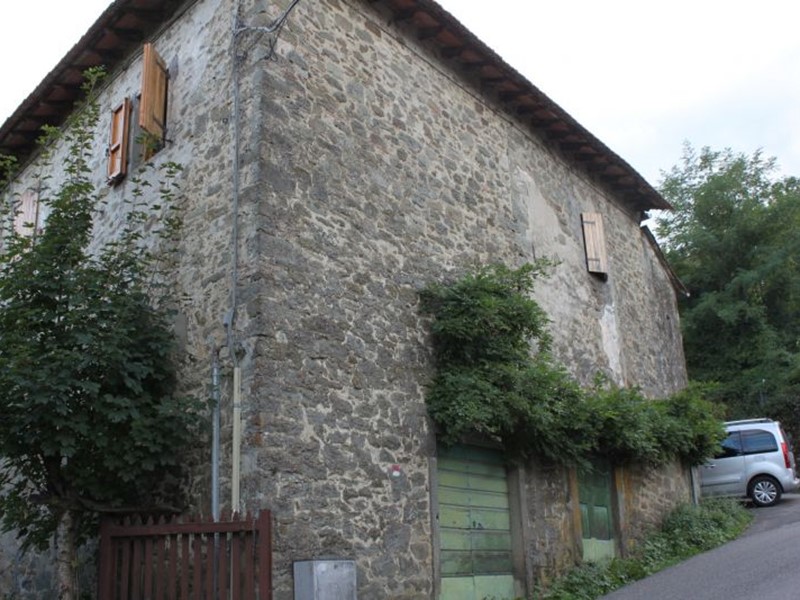 Casa Semi Indipendente in Vendita a Castel San Niccolò, 180'000€, 200 m²