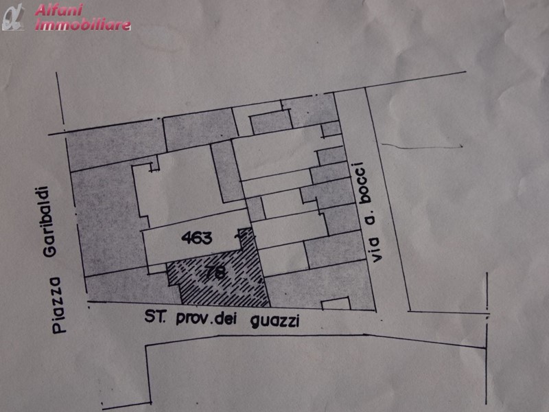 Magazzino in Vendita a Bibbiena, 120'000€, 350 m²