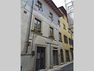 Appartamento in Vendita a Castel Focognano, 140'000&euro;, 180 m²