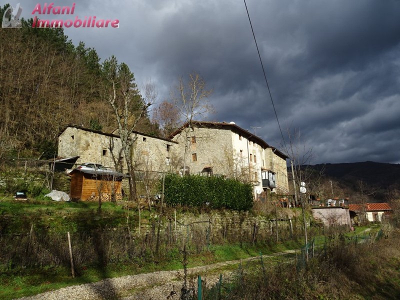 Casa Semi Indipendente in Vendita a Castel San Niccolò, 110'000€, 146 m²