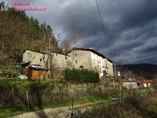 Casa Semi Indipendente in Vendita a Castel San Niccolò, 110'000€, 146 m²