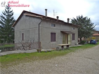 Casa Indipendente in Vendita a Ortignano Raggiolo, 350'000€, 106 m²