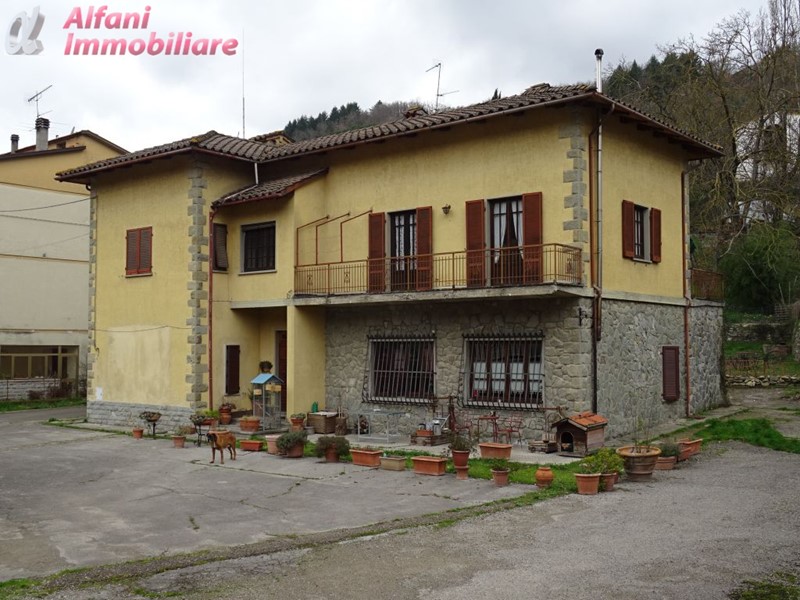 Appartamento in Vendita a Castel San Niccolò, 160'000€, 140 m²