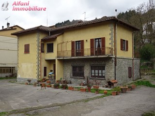 Appartamento in Vendita a Castel San Niccolò, 160'000€, 140 m²