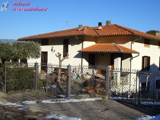Villa in Vendita a Castel San Niccolò, 330'000€, 140 m²