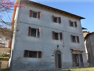 Casa Indipendente in Vendita a Castel San Niccolò, 160'000€, 250 m²