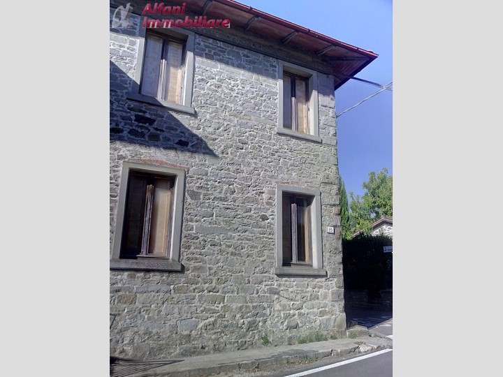 Casa Indipendente in Vendita a Talla, 70'000€, 200 m²