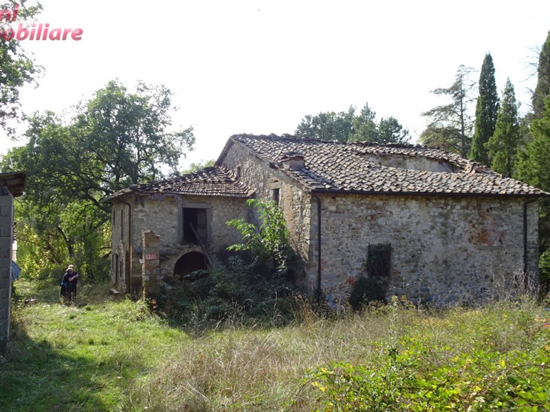 Villa in Vendita a Poppi, 160'000&euro;, 300 m²