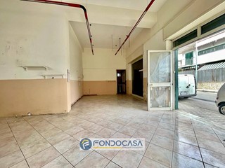 Immobile commerciale in Affitto a Sant'Antimo, 500€, 50 m²