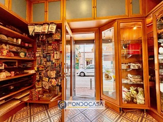 Attività commerciale in Affitto a Sant'Antimo, 450€, 25 m²