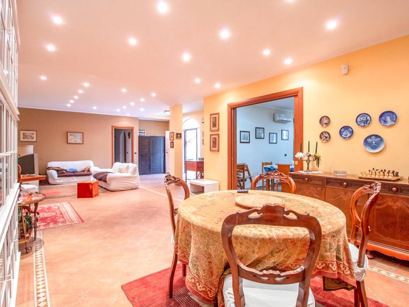 Villa in Vendita a Viagrande, 488'000&euro;, 520 m²