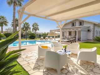 Villa in Vendita a Ispica, 850'000&euro;, 190 m²