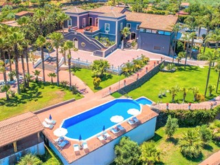 Villa in Vendita a Santa Venerina, 2900 m²