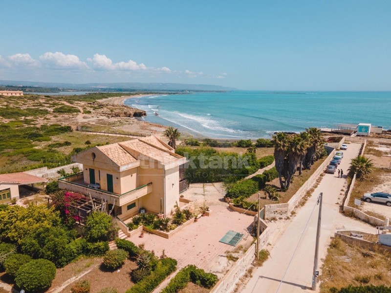 Villa in Vendita a Noto, 2'000'000€, 200 m²