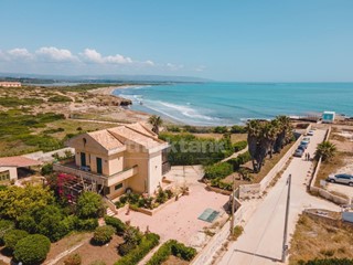 Villa in Vendita a Noto, 2'000'000€, 200 m²