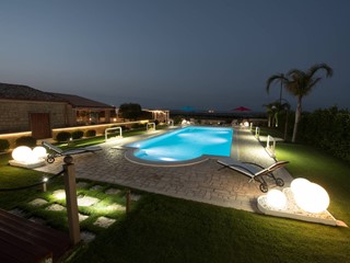 Villa in Affitto a Ispica, 3'000€, 250 m²