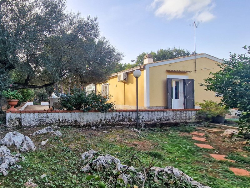 Villa in Vendita a Noto, 285'000€, 230 m²