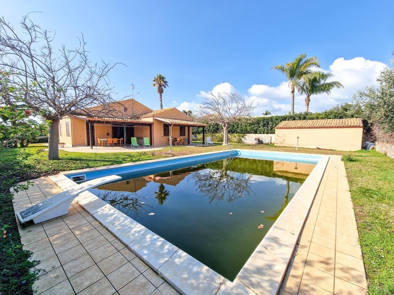 Villa in Vendita a Scicli, 450'000€, 110 m²