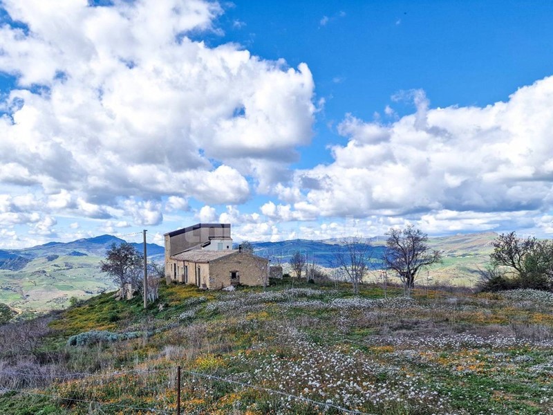 Rustico in Vendita a Nissoria, 195'000&euro;, 230 m²